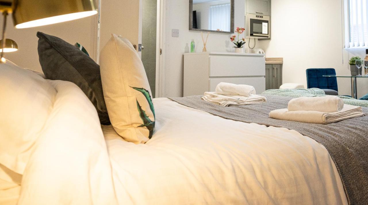 Elmo River Studios - 6 En-Suites In Wallasey - Easy Parking - Short And Long Stays Welcome Exterior foto